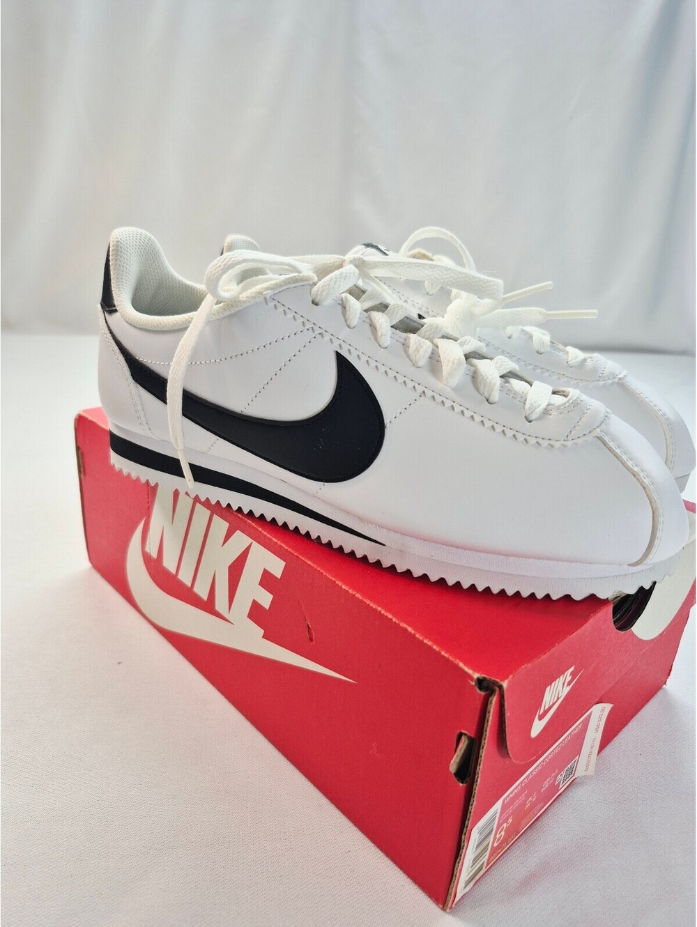 Nike Clasdic Cortex Leather Women's 8.5 Sneakers Shoes  White Black NIB